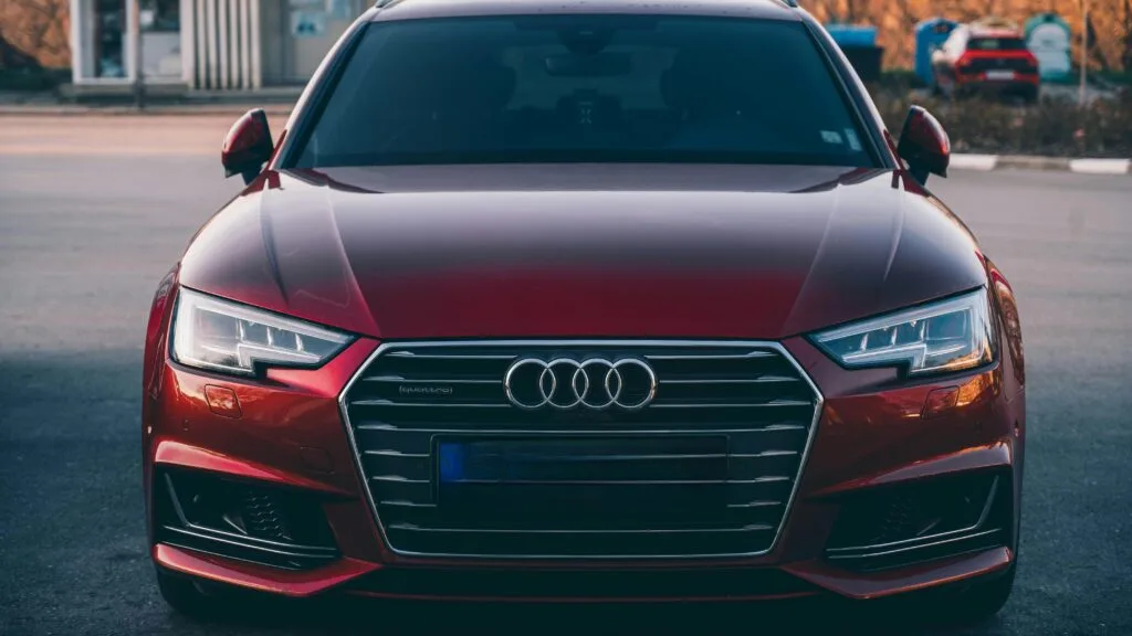 Kodėl žmonės renkasi automobilių supirkėjus vietoje savarankiško pardavimo?